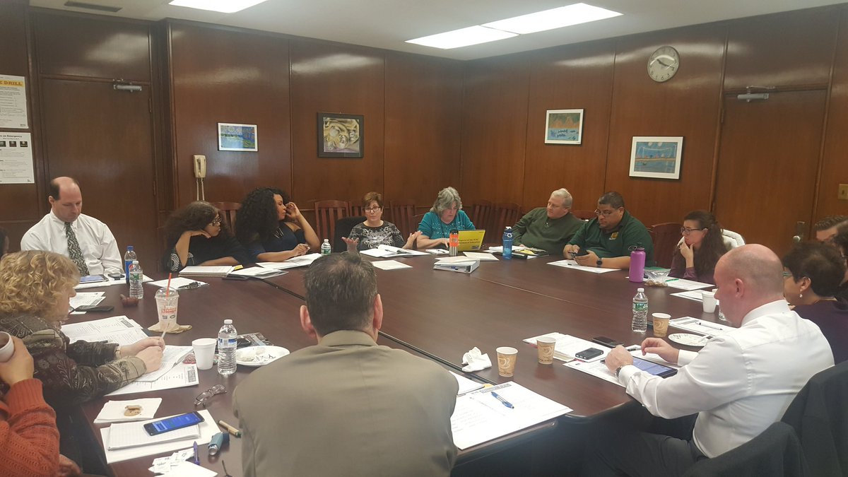 MikeWReilly's tweet photo. @District31R Leadership Team discussing #DCEP #SLTtraining #HWpolicies #inspireD31
@SIBFSC @NYCSchools
@JFZNYC https://t.co/xBdqO9QvIM