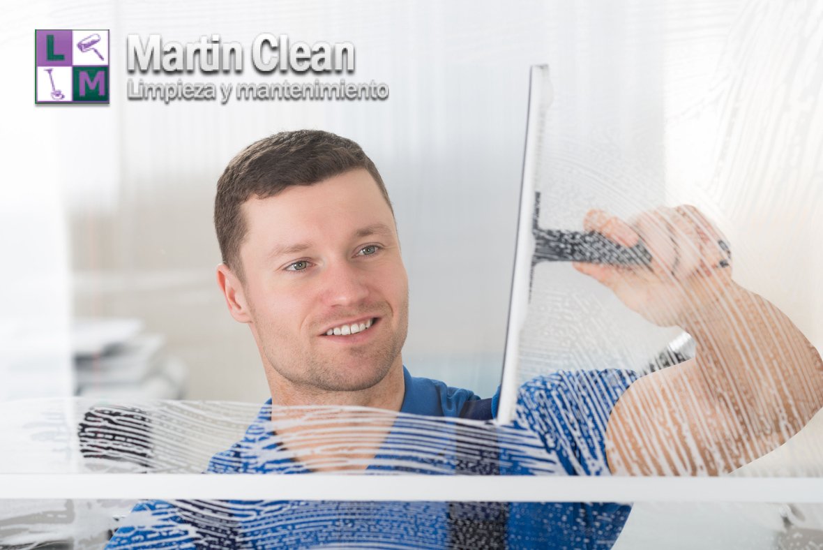 Martin_Clean's tweet image. La limpieza de determinados cristales y espejos puede convertirse en una tarea muy difícil, por este motivo, en Martín Clean, contamos con todo el material y personal necesario para la limpieza de estos.

#MartinClean
#LimpiezadeCristalesMalaga
