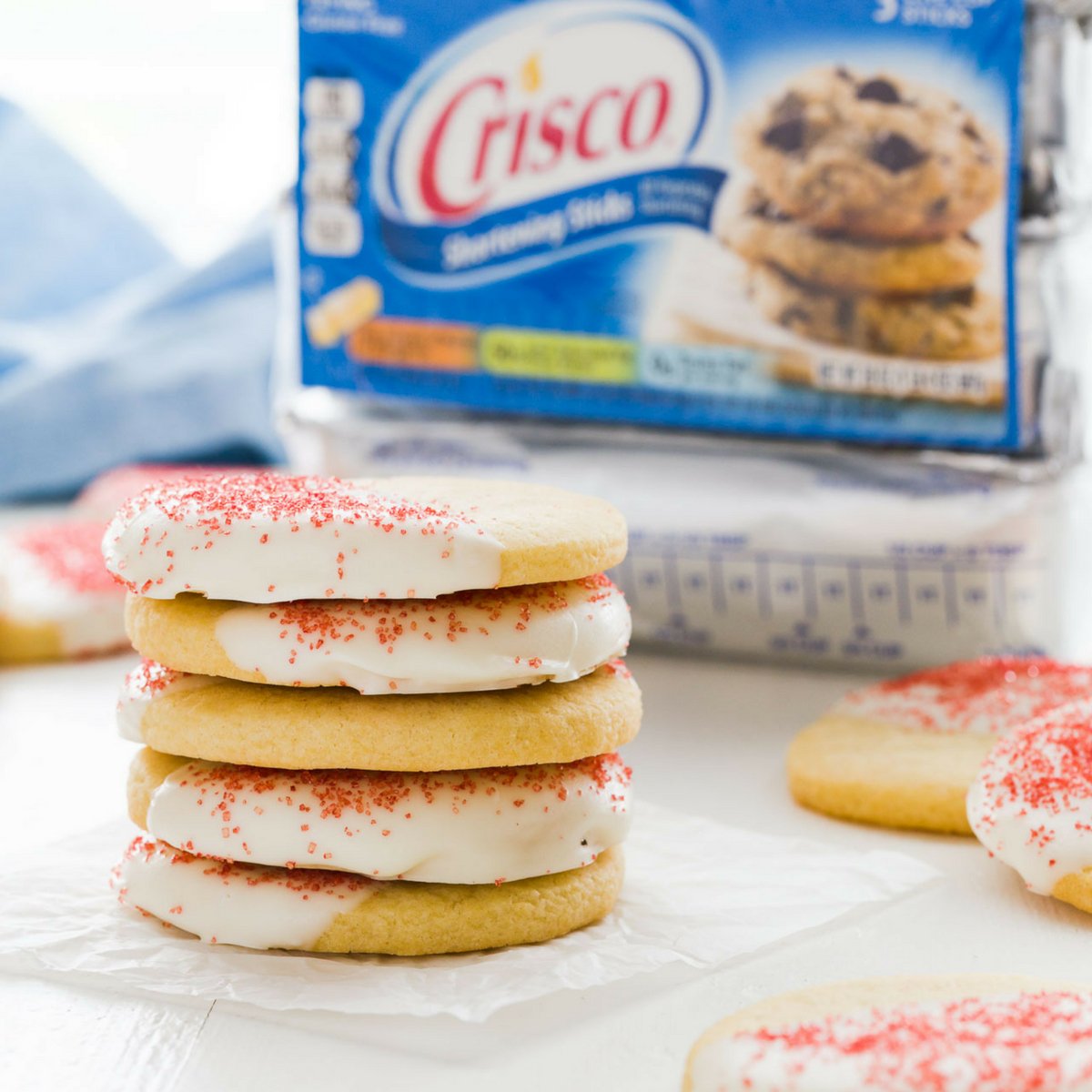 There's still time to make White Chocolate Peppermint Cookies for Santa! #ad #BakeItBetter #SantasFavoriteCookies #Crisco bakedbyanintrovert.com/white-chocolat…