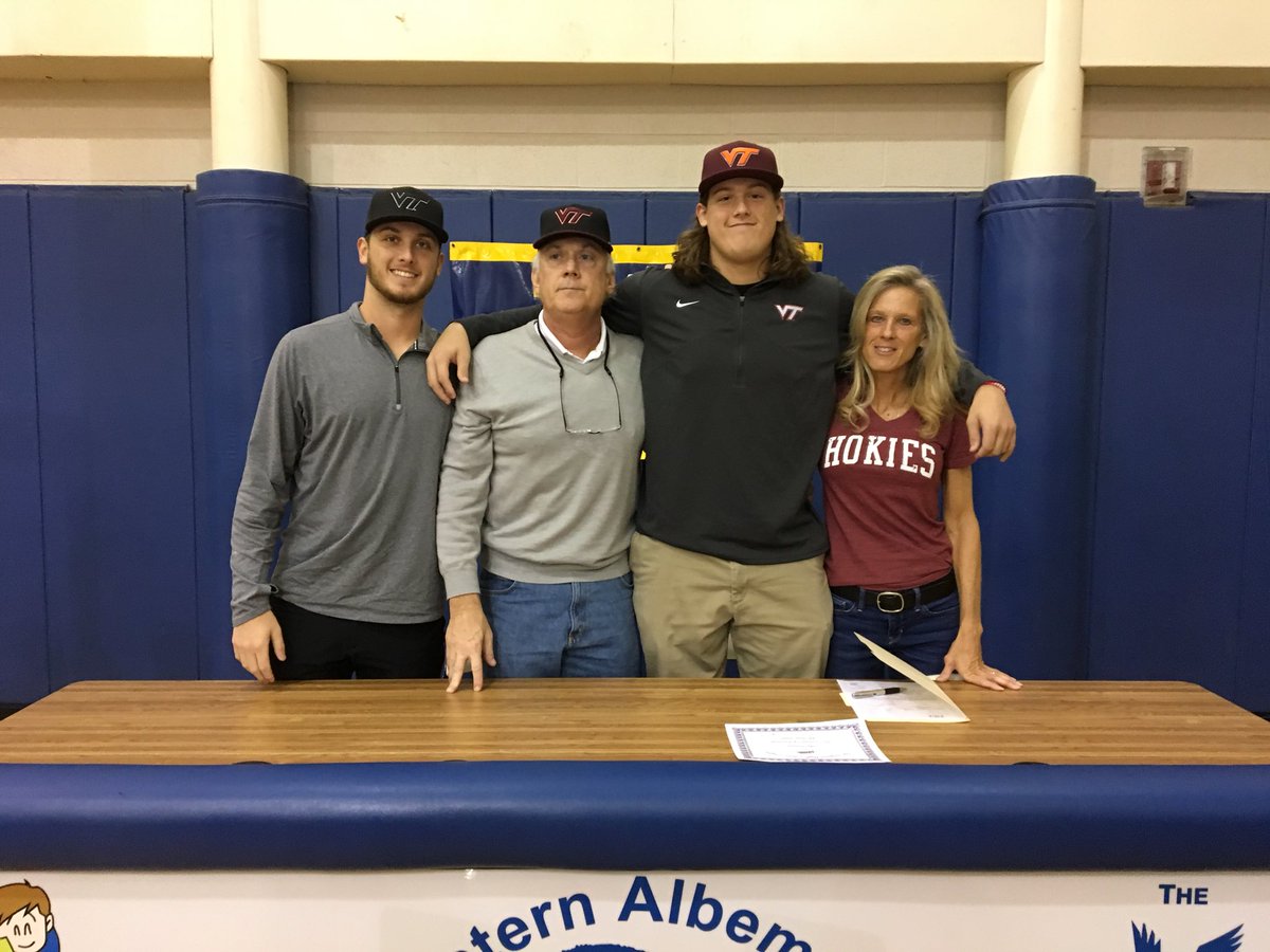 OL Luke Tenuta with his family