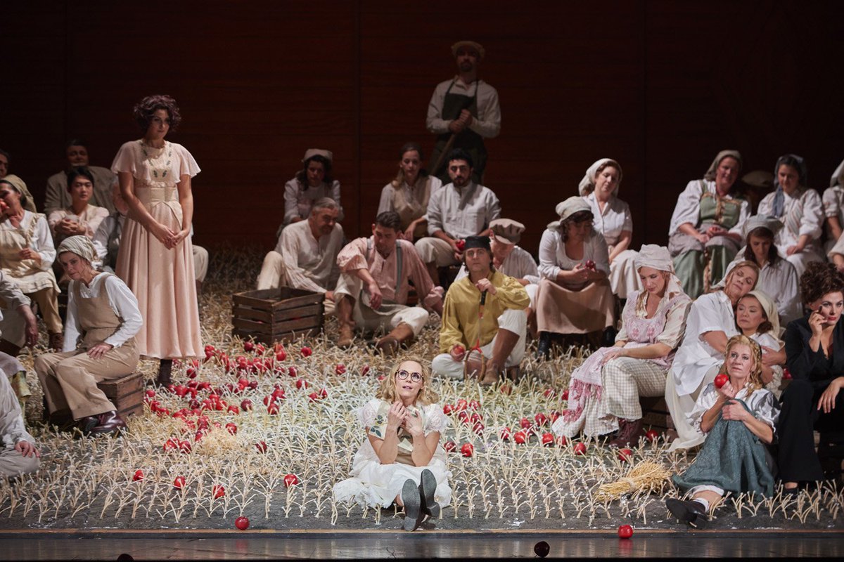 TexanSongBird's tweet photo. This morning we were rehearsing on the moon. Tonight we return to Russia for Onegin performance #3. You really can get around quite a bit in a Stadttheater.
Photo: Björn Hickmann #tdoFrauLuna to #tdoonegin @theaterdortmund https://t.co/DKxETs6phb