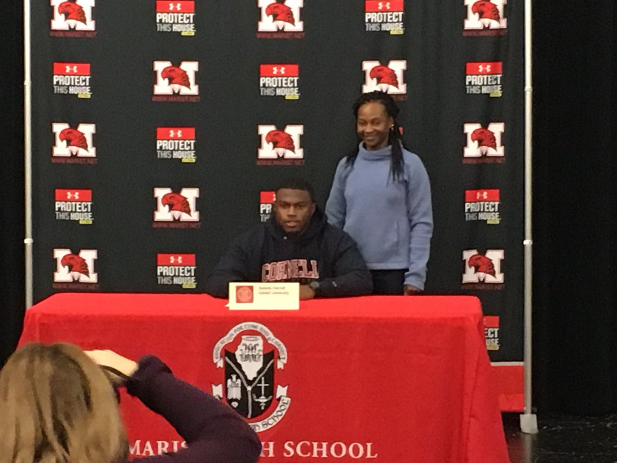 RedHawkFB's tweet photo. Congratulations Delonte! @DelonteHarrell #Cornell #IvyLeague https://t.co/ej4ajLM0gA