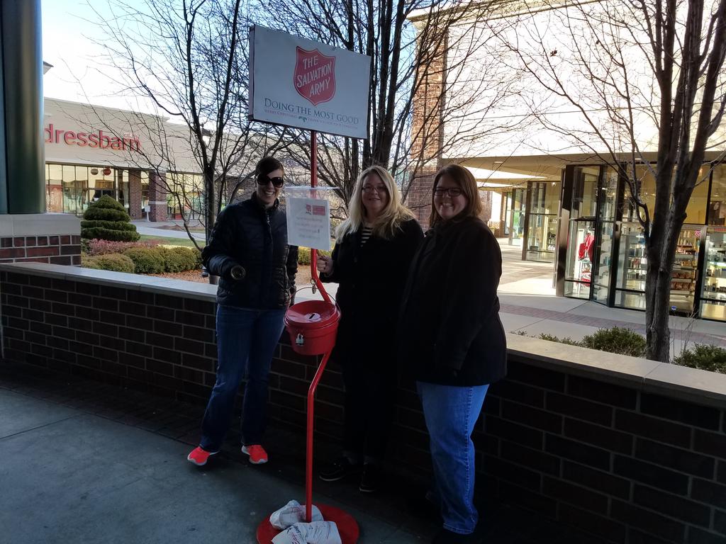 ServeNE's tweet photo. Ringing bells today! Give the gift of service this season. #neimpact #volunteer https://t.co/umwEWnDMe3