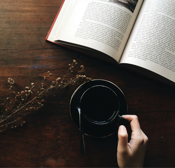 DescuentosABC's tweet photo. ¡Descuentos culturales para las fiestas! 📚

Estas navidades no lo pienses y regala un buen libro. En Casa del Libro te lo van a poner en bandeja con el fabuloso descuento del 5% en todo el catálogo, además el envío gratis sin pedido mínimo 😱

➡️ https://t.co/SRtQ8Epj1l https://t.co/G6oZetAm1Q