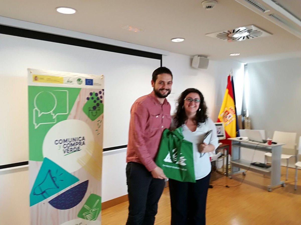 emprendeverde's tweet photo. Felicidades @Josprero por ser el emprendedor con más interacciones en Twitter durante el programa #ComunicayCompraVerde. https://t.co/8qwIZ8qjbE