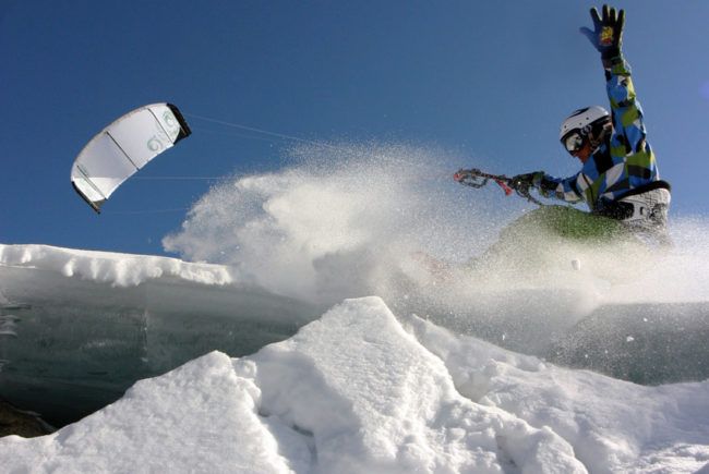 Wanna know how to learn snowkiting? Have a look here: buff.ly/2BGZXBO! 💪🏻 😉#salzburgerland #snowkiting #winter #obertauern #snow #austria