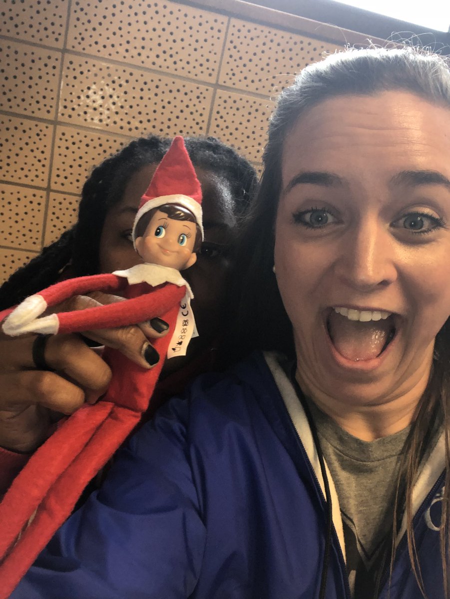 MrsStJohn_'s tweet photo. Won the elf Scavenger Hunt with @MrsKBurkley and @AEQuanafied ! #AEselfie #AEistheplacetobe #beepbeep https://t.co/Ls5ucwi9kE