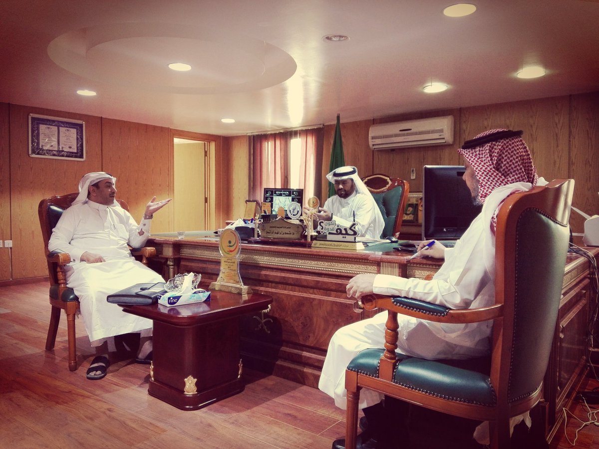 لقاء ختامي يجمع مدير التعليم والمساعد للشؤون التعليمية مع مشرف عام صعوبات التعلم بالوزارة ونقاش حول احتياجات برامج صعوبات التعلم بالمحافظة.