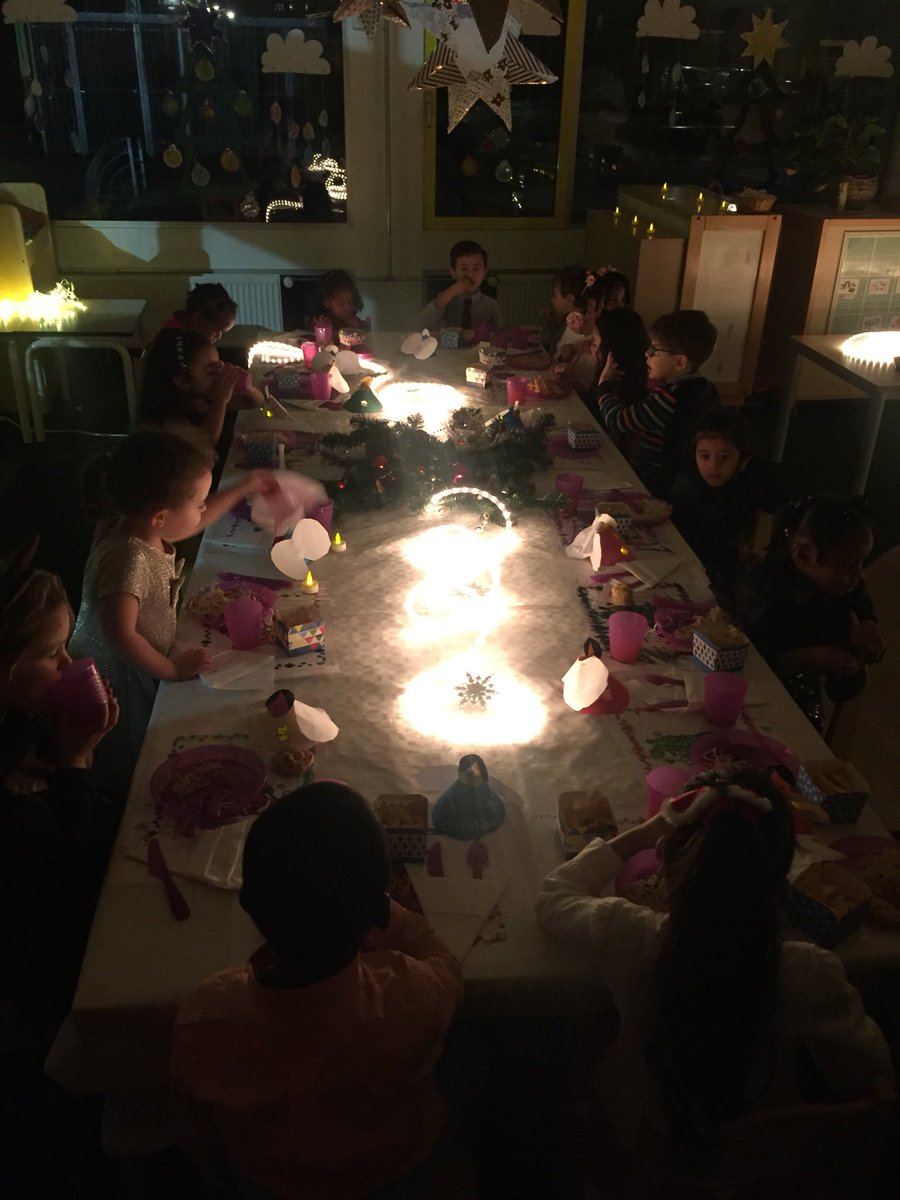 DoanhTruong's tweet photo. Kerstdiner met de liefste klas #zuidoost #onderwijs #Amsterdam #klassenpret @obsbijlmerhorst @Debdus https://t.co/nu5oKGLkRE