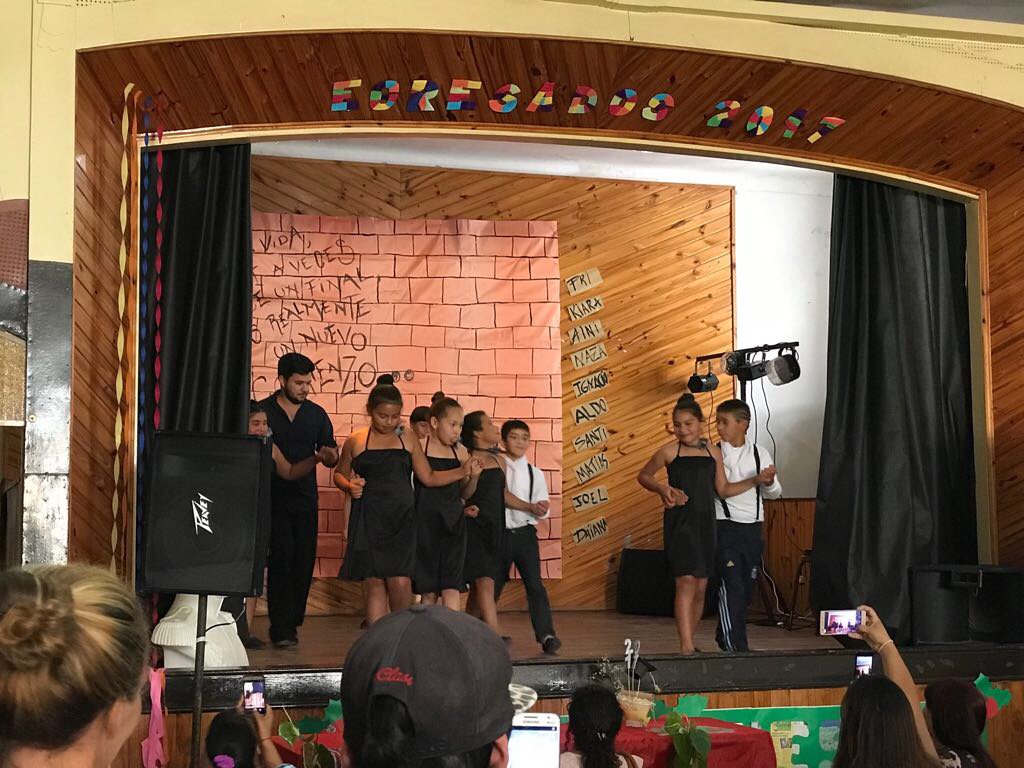 PrimariaBA's tweet photo. Estuvimos presentes en el acto de cierre de ciclo lectivo de la EP N° 4 de Berisso, donde los alumnos de 4° año realizaron una muestra de tango. https://t.co/UbINSkoCyW