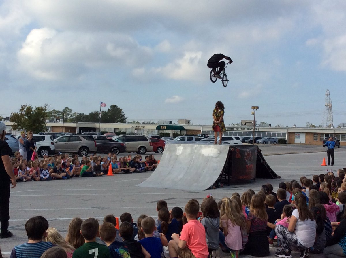CSwistack's tweet photo. #celebratelps BMX Stunt Show at LPS.....So fun &amp; exciting! https://t.co/SHmhXnCOBM