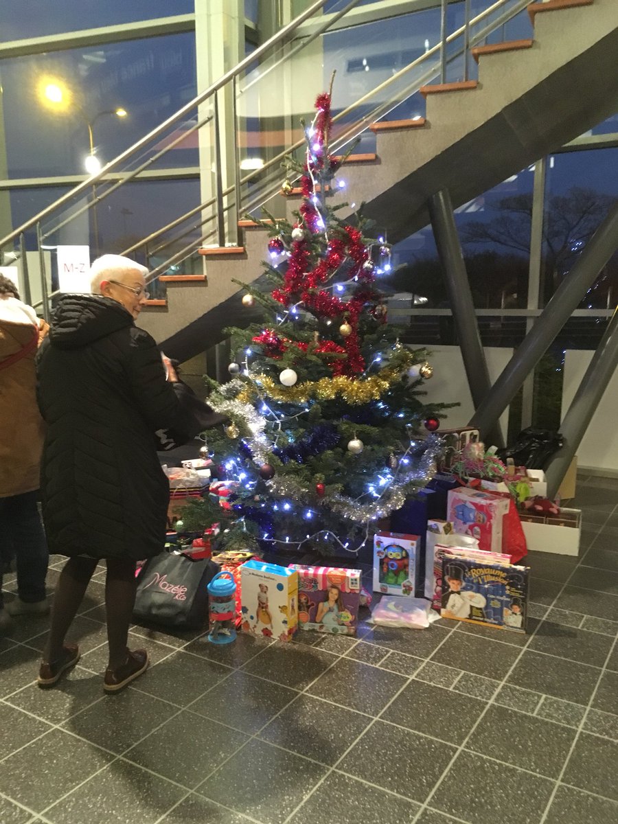 KaAudic's tweet photo. [en direct] Le grand concert de Noël à Lempdes c’est parti!!! Pas de Noël sans jouets avec Wally et nos partenaires @FBAuvergne @La2Deuche @Novotel CF @CMMassifCentral @cmarkea @JaimeCMArkea https://t.co/MaZBzb50Hz