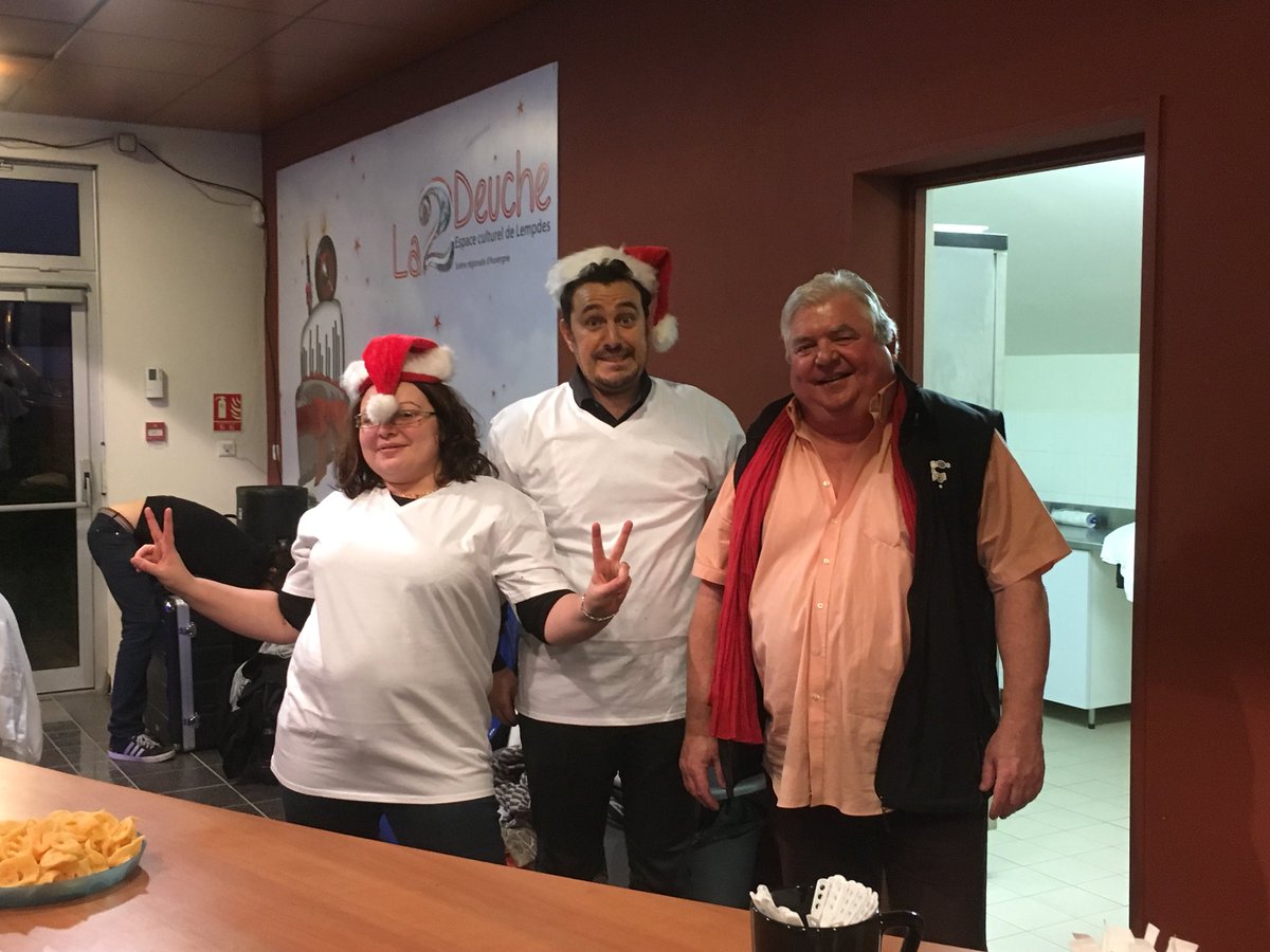 KaAudic's tweet photo. [en direct] Le grand concert de Noël à Lempdes c’est parti!!! Pas de Noël sans jouets avec Wally et nos partenaires @FBAuvergne @La2Deuche @Novotel CF @CMMassifCentral @cmarkea @JaimeCMArkea https://t.co/MaZBzb50Hz