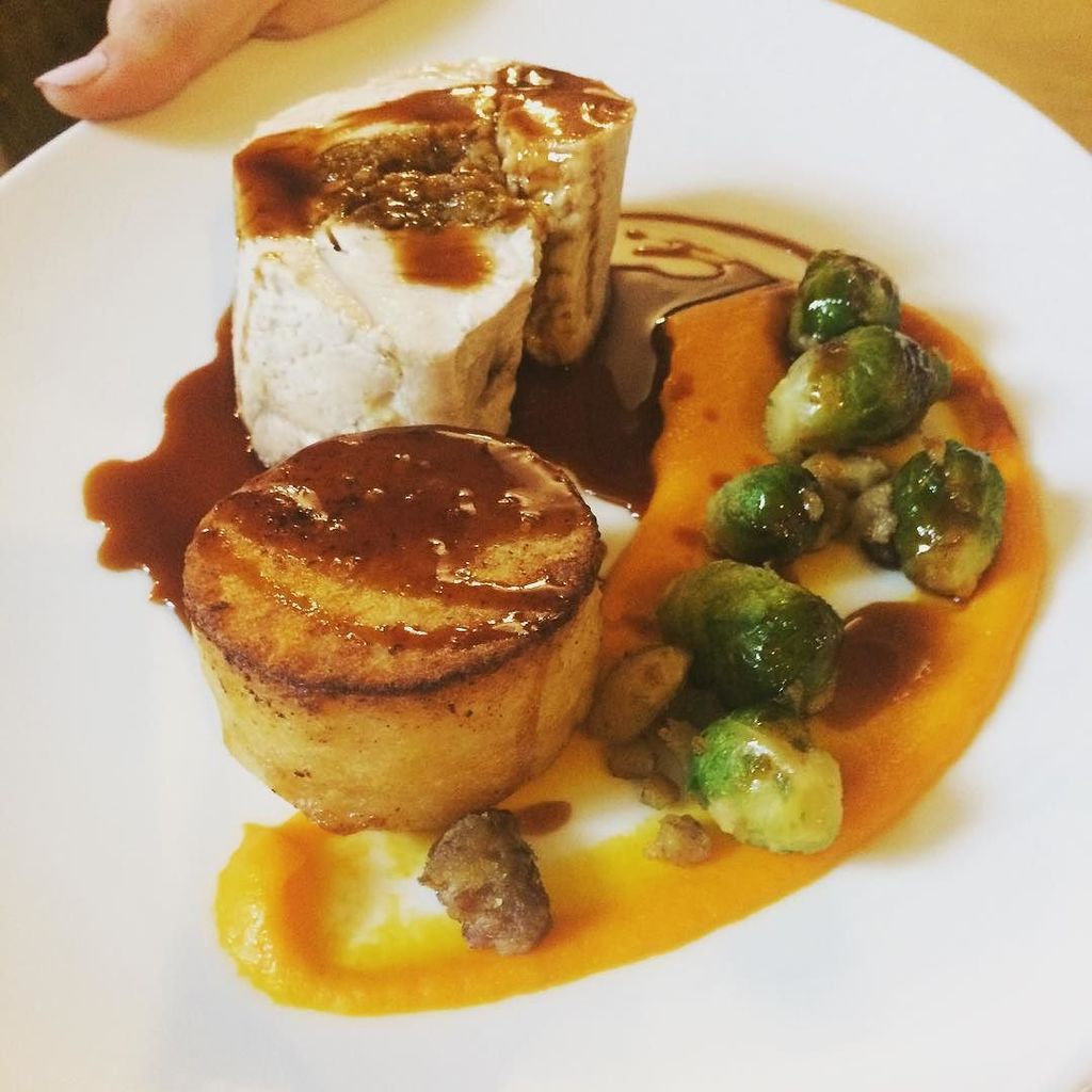 DartmouthHouse's tweet photo. Our chefs are still busy with Christmas lunches in full flow @dartmouthhousemayfair #finalcountdown #christmasiscoming #nearlythere #mayfairrestaurant #mayfairdining #finedining #christmaslunch #delicious #foodpic #foodie #turkey https://t.co/9wsd7AOTwZ