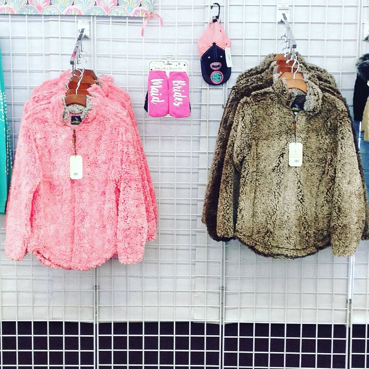 SpecMemories's tweet photo. If you're wanting one of these Sherpas for a Christmas gift, stop by and get it TODAY! They are going quick! https://t.co/EnnwyKfdfy