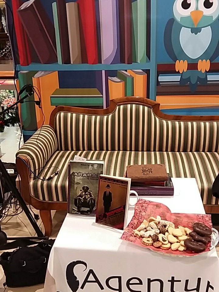 AgenturSimmet's tweet photo. Wir sind bereit für @MelanieVogltanz #phantastischeLiteratur im #stadioncenter #Wien #lesung #Bücher @verlagohneohren #agentursimmet https://t.co/O7DYLy3rEl