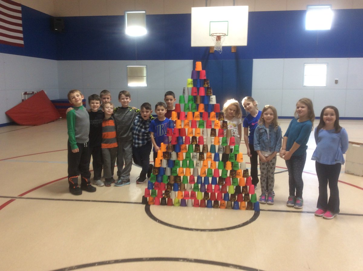 whiteclass2's tweet photo. Some amazing cup stacking in gym with the one and only Mr. McDonald! #oobschools https://t.co/WBq9Q3r155