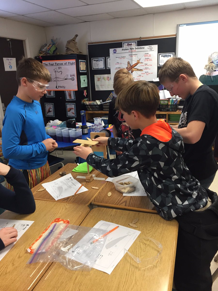 _MsPearson's tweet photo. Coanda, Bernoulli &amp; Newton. Oh my! Scientist Bridget from #SiS brought theories of flight to @ParkviewPS. #sciencerules #tldsblearns https://t.co/kdhBq7ow8R