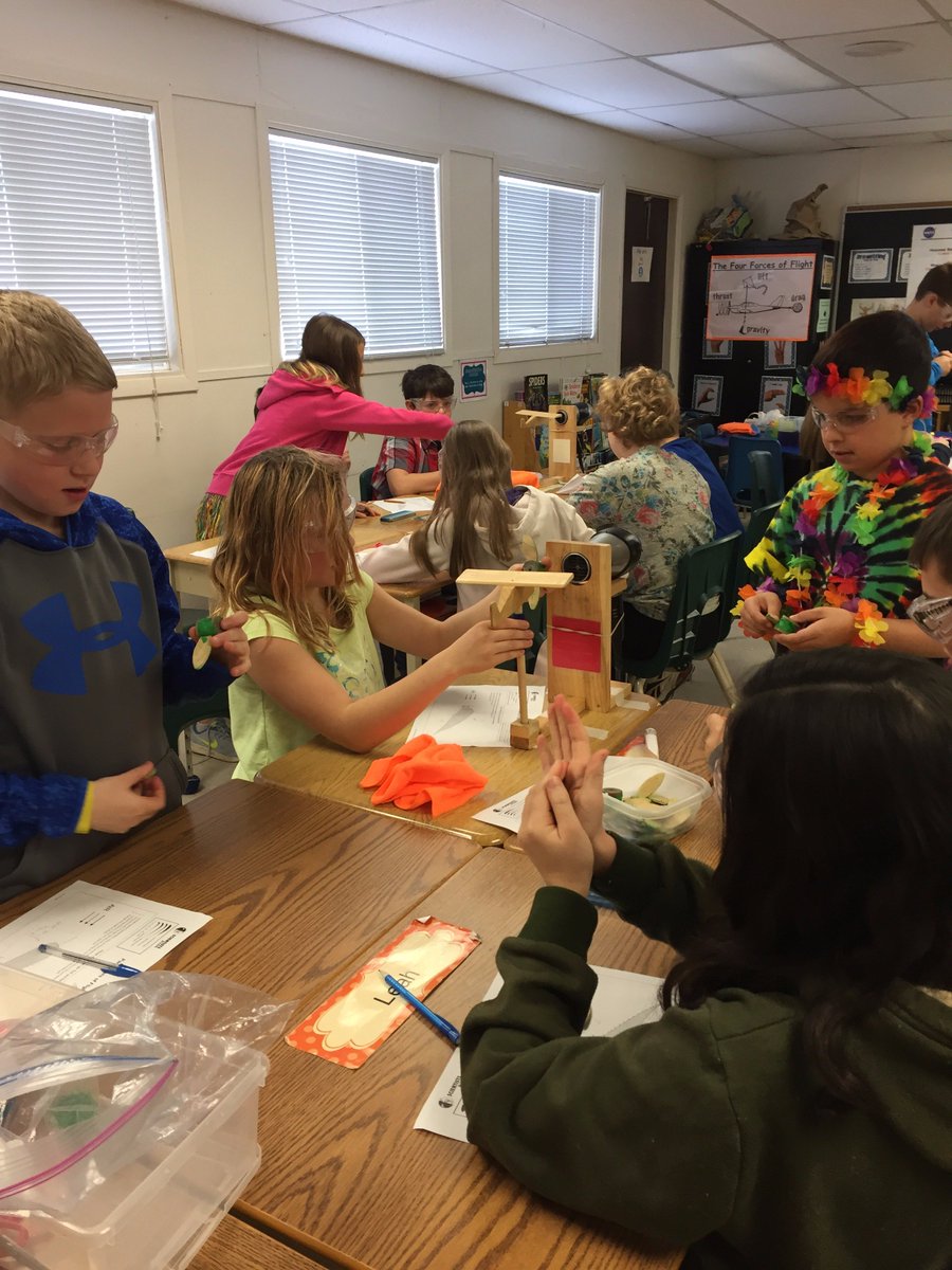 _MsPearson's tweet photo. Coanda, Bernoulli &amp; Newton. Oh my! Scientist Bridget from #SiS brought theories of flight to @ParkviewPS. #sciencerules #tldsblearns https://t.co/kdhBq7ow8R