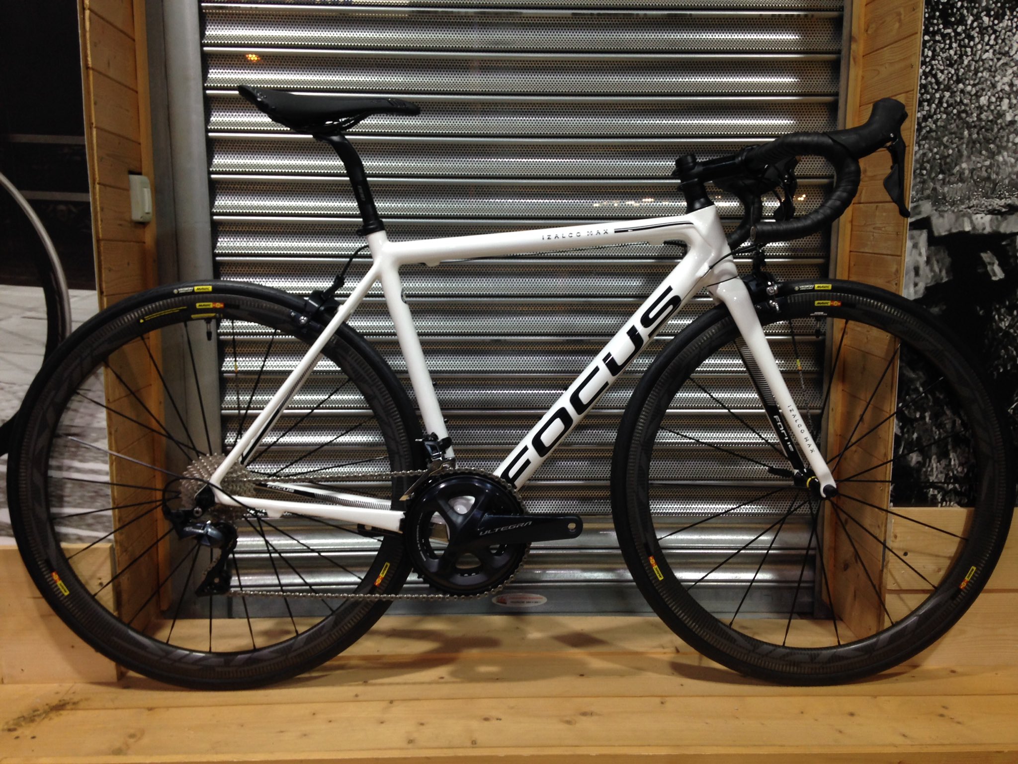 Focus izalco max ultegra sale