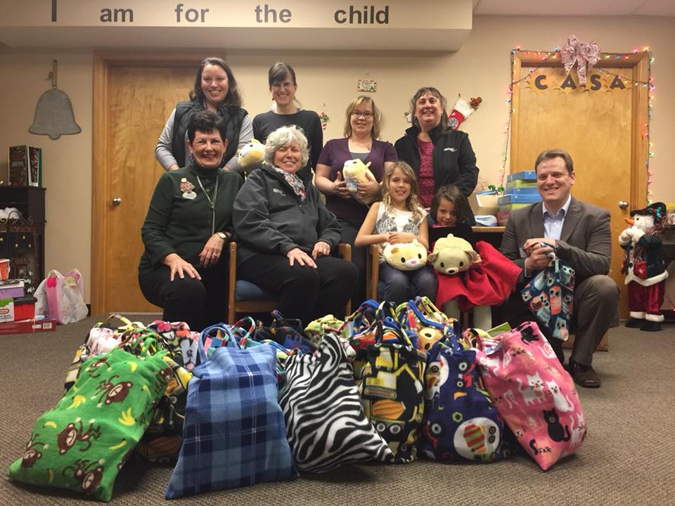 REMAX_Integrity's tweet photo. The Integrity Foundation is a proud supporter of CASA. Our Brokers in Corvallis were busy packing and wrapping Christmas presents for foster kids. 🎁   

#corvallis #communitycares #givingback #remaxcharity #rmi #integrityfoundation #remax https://t.co/k05CyOVMVO
