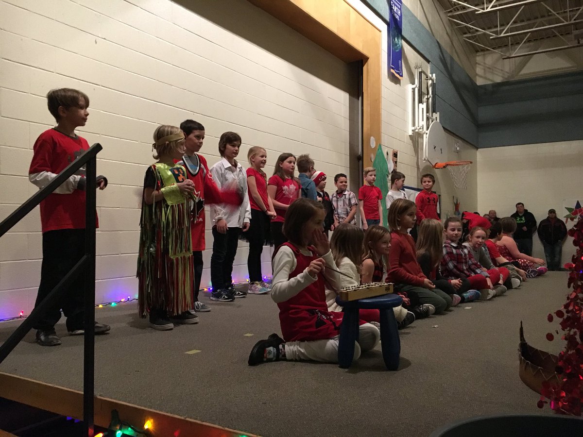 All ready to celebrate Canada’s 150th at our Christmas concert!! Thanks @ArtsyfunQEPS for planning and practice! Kids were amazing.