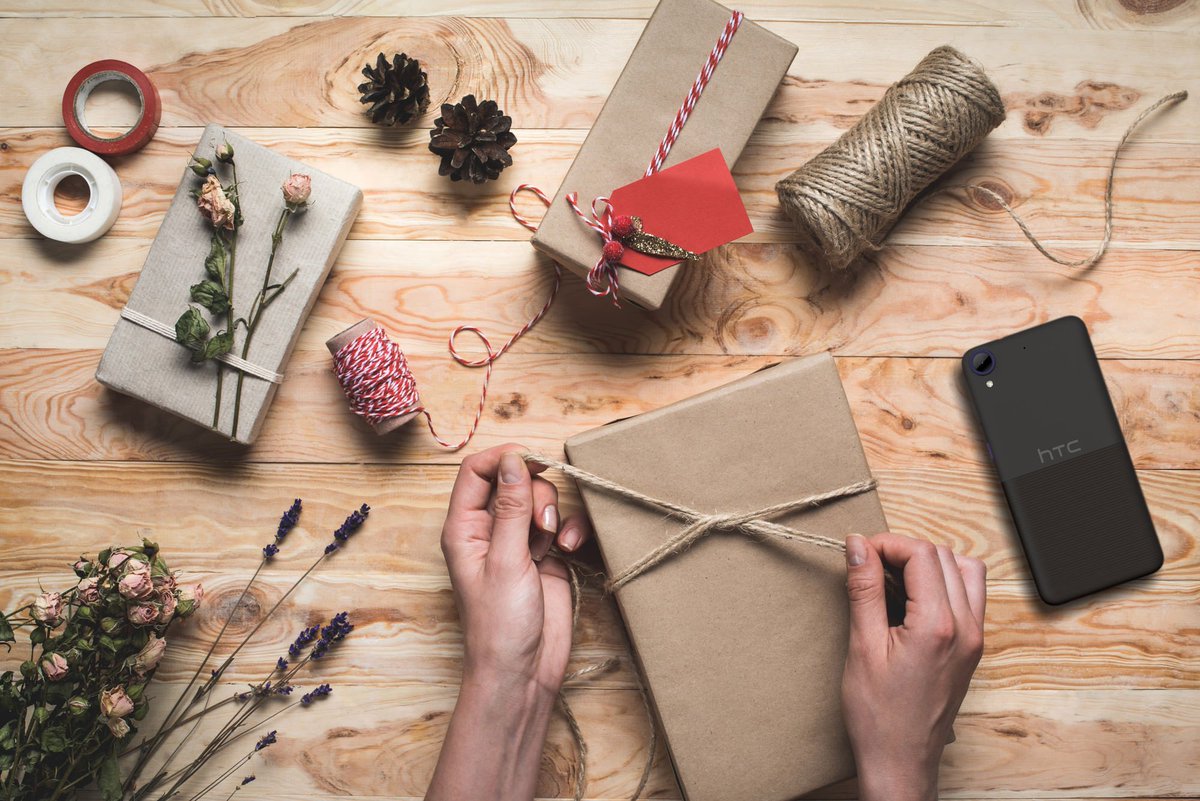 HTC_Chile's tweet photo. En #HTCChile ya estamos viviendo el espíritu navideño y tenemos el mejor regalo para tí: #HTCDesire650 https://t.co/hk0Gr2WZaz