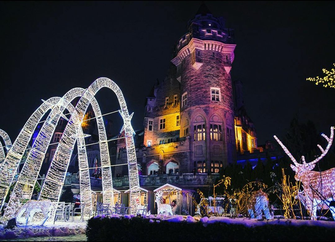 fredimagazine's tweet photo. Canadian Winterland Nights at Casa Loma 😍❄️

Via @CasaLomaToronto 

#CanadianWinter #Wonderland #Canada150 #CasaLoma #Beautiful #WinterDecor #ChristmasDecor #Toronto #TisTheSeason https://t.co/VK1m0Zb3JQ