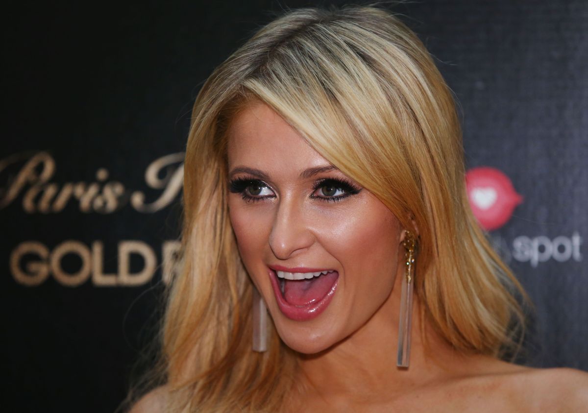 HottPerfume_com's tweet photo. Paris Hilton Has Finally Revealed the Secret to Her Glowing Skin https://t.co/vCNfitKyDt https://t.co/w8BcnbdPdD