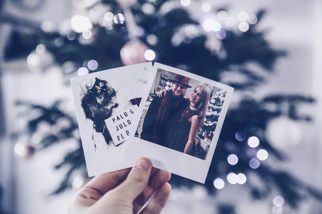 Cheerz_UK's tweet photo. There's only ONE more day...
... until CHRISTMAS DAY! 🎅 😍
PS: Who will you be kissing under the mistletoe? 😘
#ChristmasCountdown2017 https://t.co/0T6q6Ck2hi