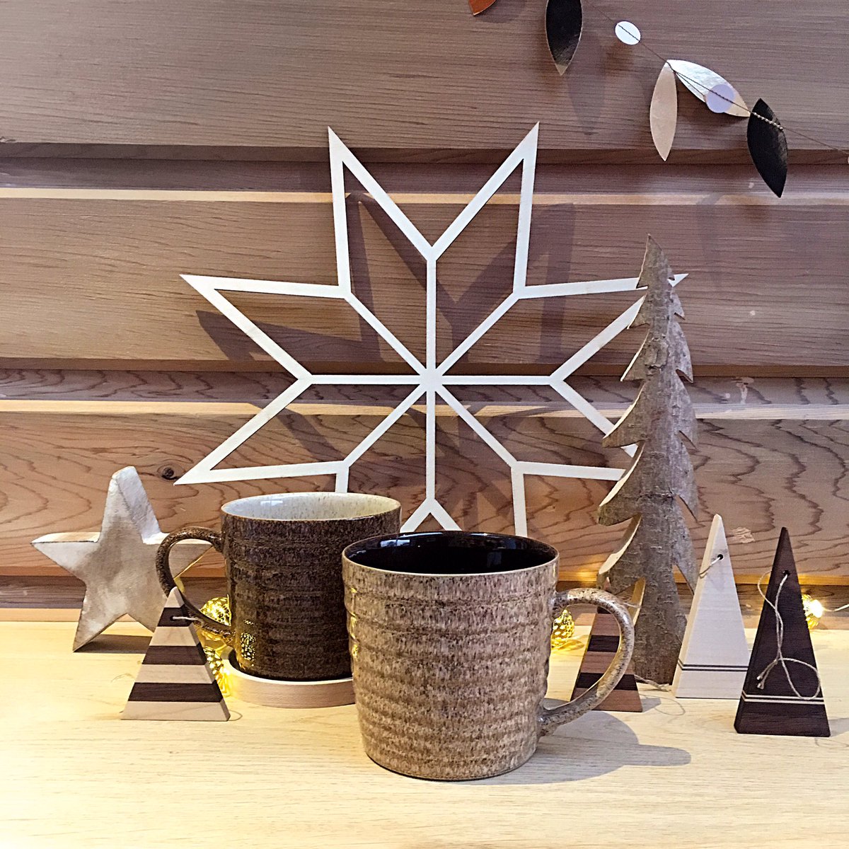 denbypottery's tweet image. A wintery scene created with beautiful wooden decorations to complement our rustic Studio Craft mugs (📷 @nikandcarole) #denby #studiocraft #modernrustic #christmas #asprinkleofnostalgia