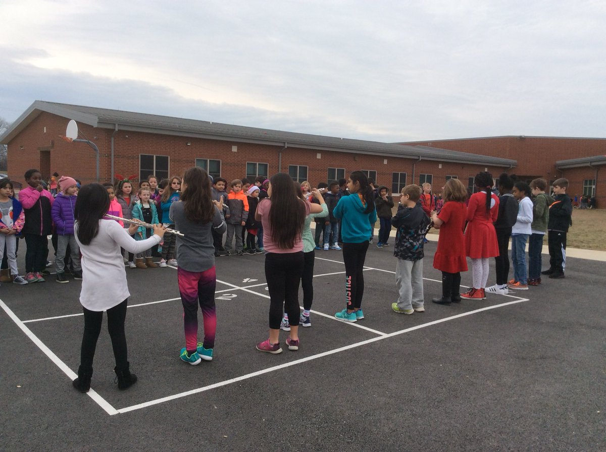 CES G4 Flutes&amp;Clarinets caroling on the playground! #weareVPA #starpride