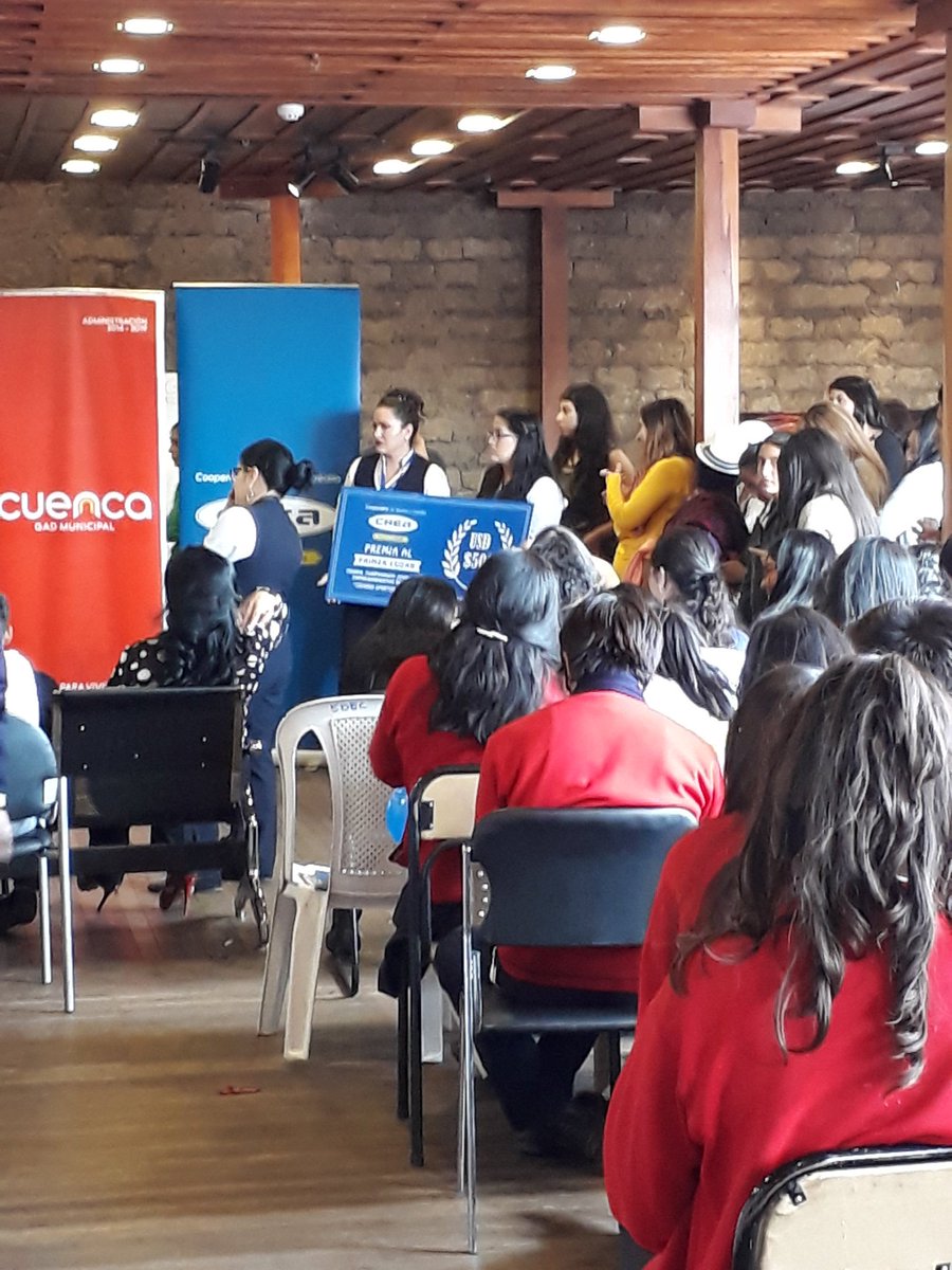 DaniNarvaezC's tweet photo. Familiares de los expositores comentan que sienten nervios al momento de cada exposición. #pdigitaluda https://t.co/paPkex61zx