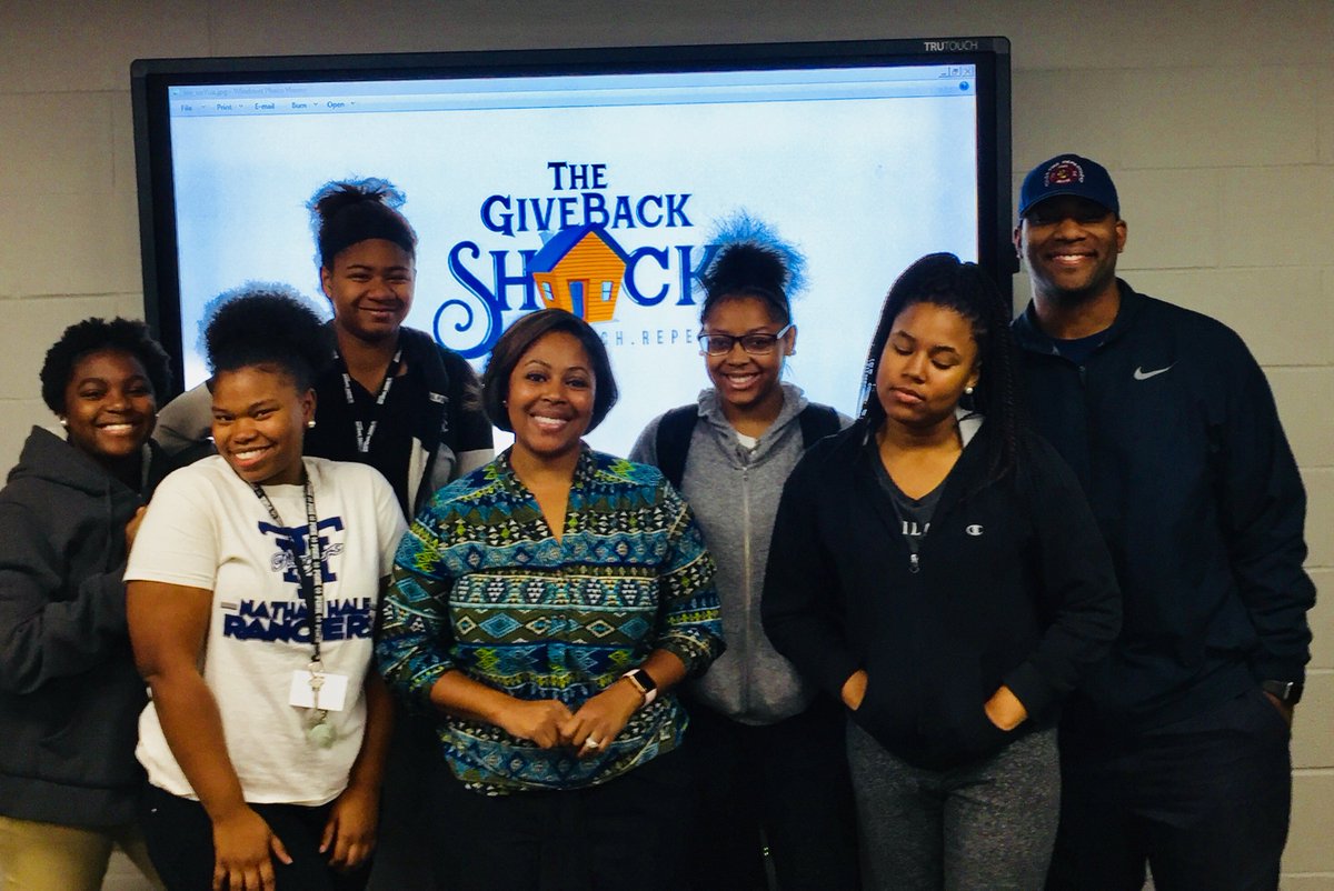 YouthAtHeartOK's tweet photo. Special thanks to THEGIVEBACKSHACK for speaking to our students about their decision to use a Food Trailer to give back to Tulsa! #equipforsuccess #foodtruck #entrepreneurs https://t.co/06XhPvqzkN https://t.co/mt06BWsy2s