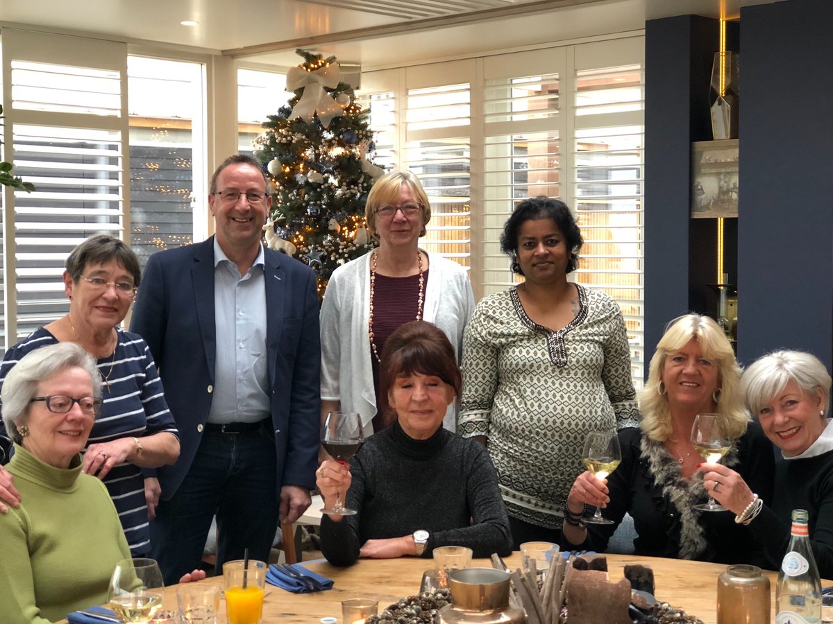 Vandaag vrijwilligsters en koffiedames in het zonnetje gezet met kerstlunch bij de Waterreus
Ze verdienen het ❤️