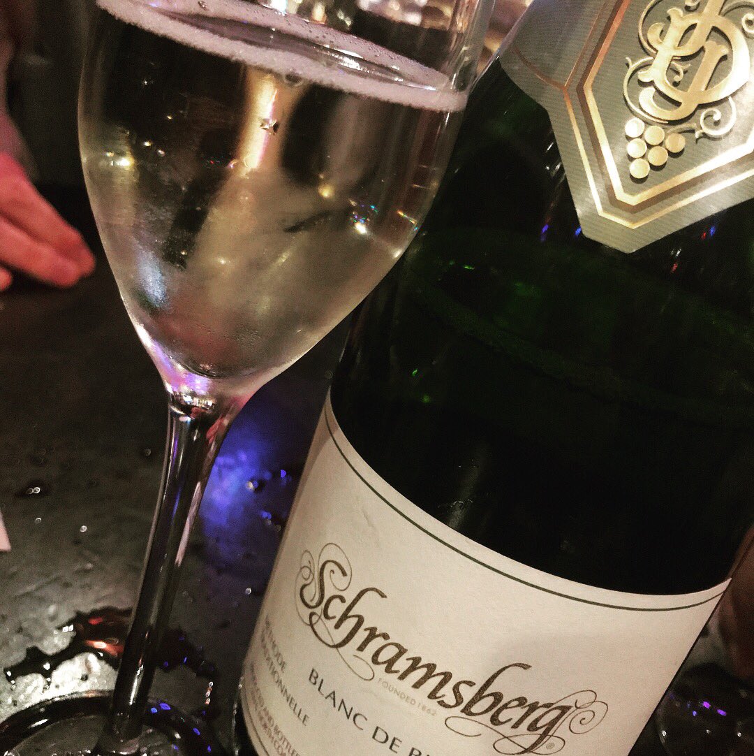 CalifWinesUK's tweet photo. Fantastic #CaliXmas Christmas drinks @Nesbittsdublin, thank you for letting us open the delicious @Schramsberg as a toast, very kind. Huge thank you to our ‘almost Californian’ Cali Wine Friends for all your continued support, you make our job so much fun ☺️💖🎄 https://t.co/1NCkkUii2r