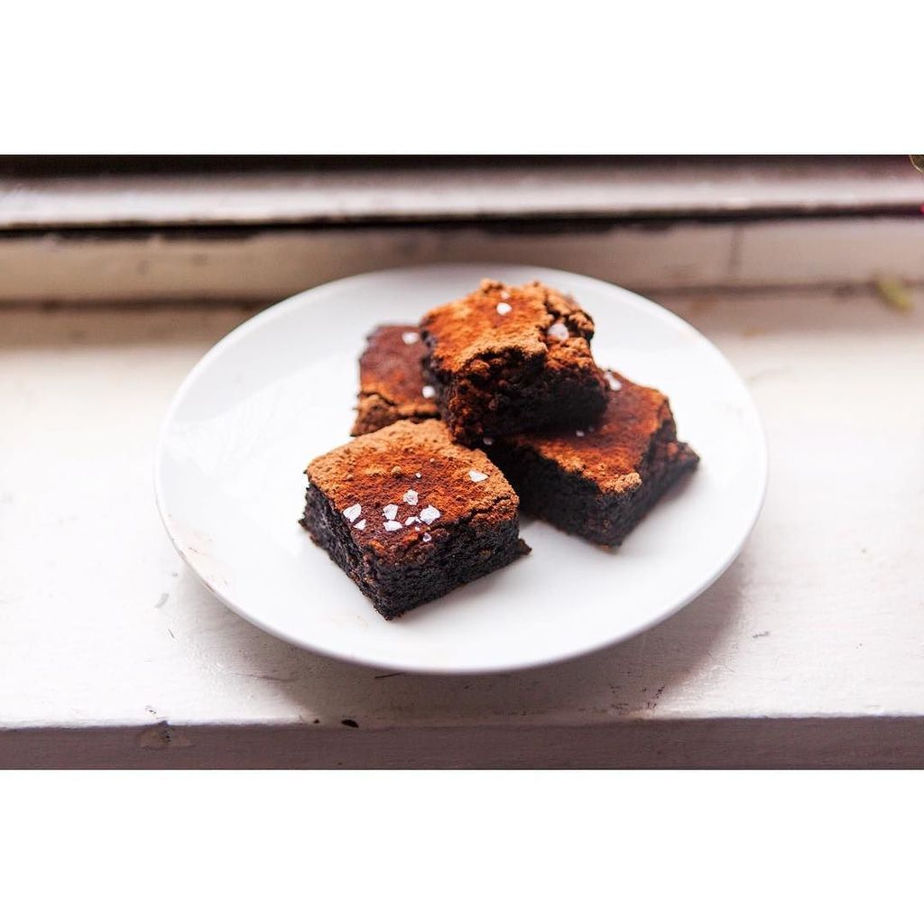 bakingwopants's tweet photo. oops I did it again -
-
-
-
-
-
-
-
-
-
-
-
#brownies #chocolate #brownie #cocoa #cooking #baking #pastry #cheflife #foodstyling #nom #food #dessert #blogger #canonphotography #foodporn #dessertporn #foodphotography #foodie #foodstagram #foodphoto #foodp… https://t.co/29n9x720Nh https://t.co/Tb0SUR2GiD