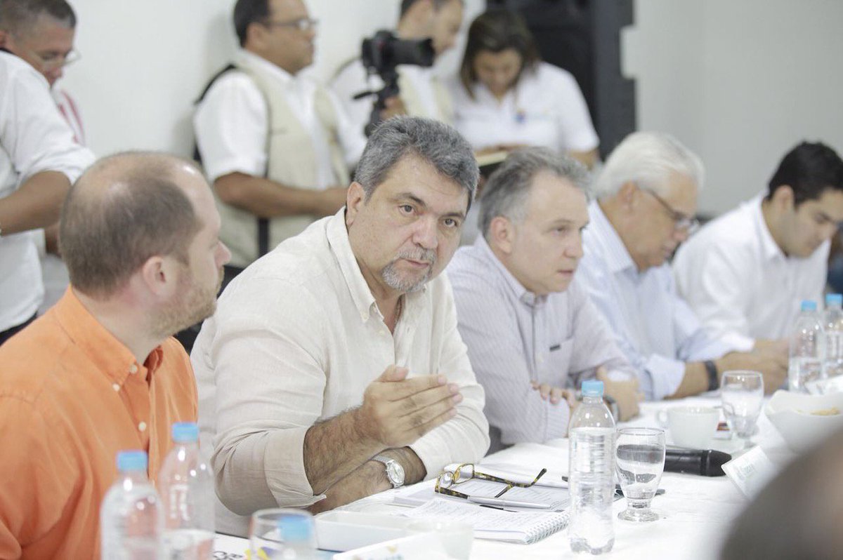 OlanoPlinio's tweet photo. Estamos comprometidos con el fortalecimiento de las regiones y la profundización de la descentralización y la autonomía territorial. Hoy  acompañamos a los Gobernadores de la Región Caribe en la aprobación de los Estatutos y y conformación del Consejo Directivo de la #RAPCaribe. https://t.co/Im1QQnsNgF