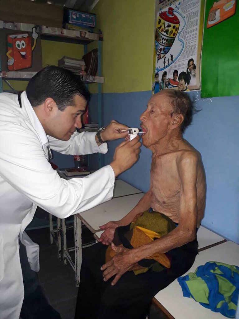 laidygomezf's tweet photo. #19Dic Ante incendio presentado en el Vertedero del municipio Torbes, realizamos jornada médica preventiva, por riesgos de enfermedades respiratorias @Corposalud_tach @GobiernoTachira https://t.co/vW7CrN62zE