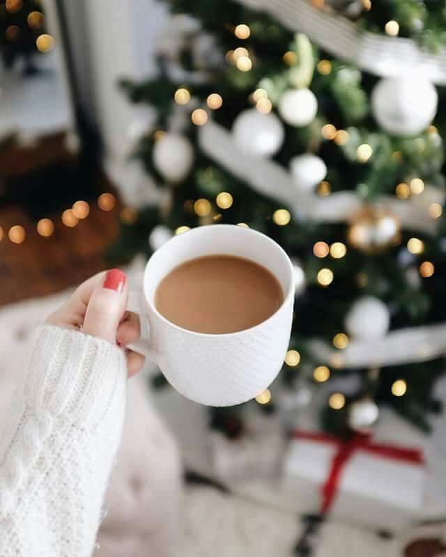ㅤㅤㅤﻧﺤﺘﺎج ﻓﻲّ ﺑﻌﺾ اﻷﺣﻴﺎن ﻋﻘﻼً 💐
ﻳﺴﻬُﻮ ﻋﻦ اﻟﺘﻔﻜﻴﺮ ﻟﺪﻗﺎﺋﻖ
 ﻟﻨﺸﻌﺮ ﺑﻘﻠﻴﻞ ﻣﻦ اﻟﺮاﺣَﺔ❗️".💐🌺