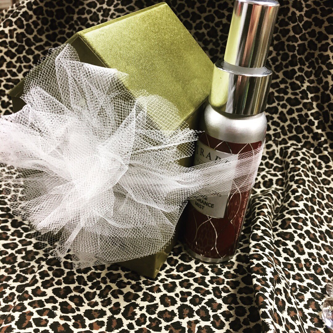 CarlaCoGifts's tweet photo. Our "last minute" gift table has the perfect gift for every price range! Come see us today..located at The Avenue beside Michaels🛍💕 #ShopLocal #Gifts #Jewelry #Monograms #ShopTheBoro #TheAvenue https://t.co/uQwQvFDPIl