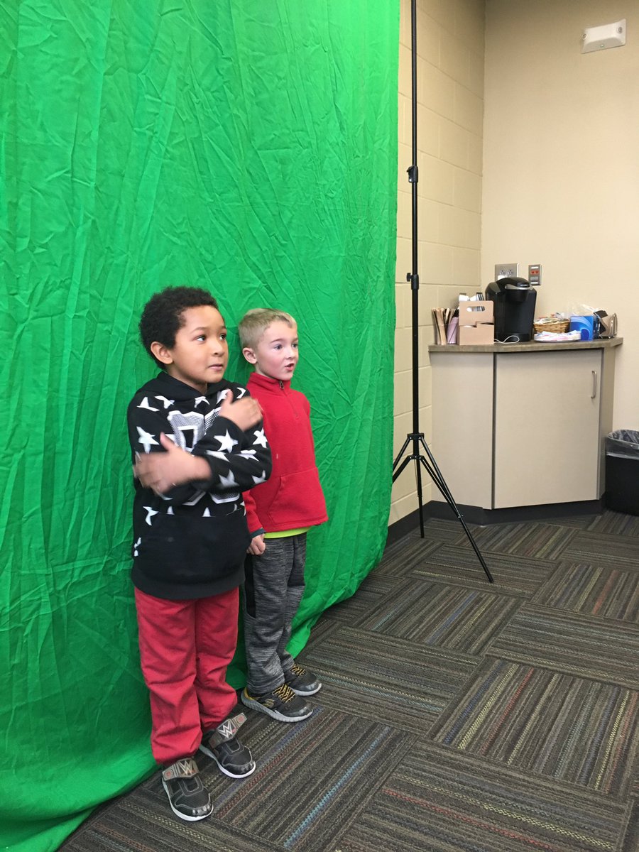 cf_coaches's tweet photo. First graders at Hansen are presenting their animal reports with the help of our green screen! #AuthorsShare https://t.co/QazQ7mKfyN