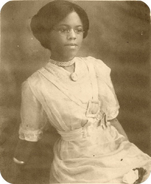 AfricanArchives's tweet photo. Clara B. Williams college professors did not allow her inside the classroom because she was Black. But that didn’t stop her. She took  notes from the hallway–standing up! She eventually graduated at the age of 51 and lived to 108 years old  and saw her 3 sons become doctors. https://t.co/V14AC4gt8X