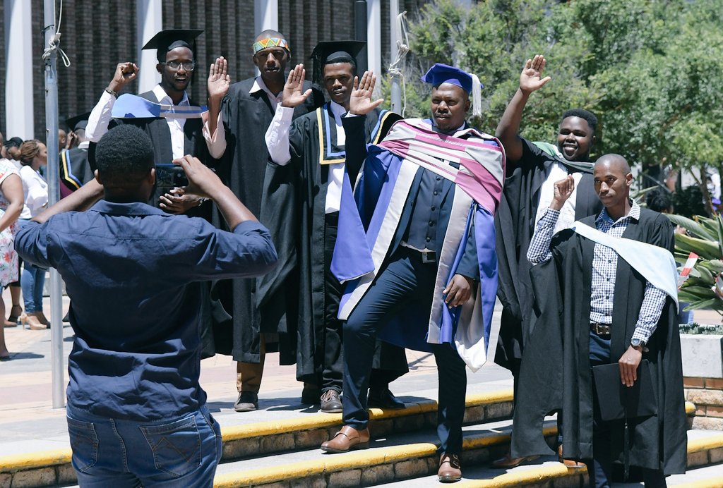 UWConline's tweet photo. 📸|Please don't forget to share the magical moments during the recent December 2017 Graduation ceremonies #UWCGRAD #iamUWC https://t.co/X6p2crYdf4 https://t.co/xUML66KAox