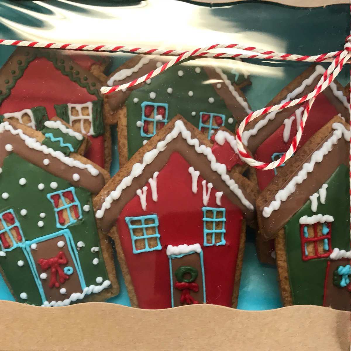 A lovely Christmas delivery of bespoke biscuits from @BrightWordComms #marketing #teamwork 🎁