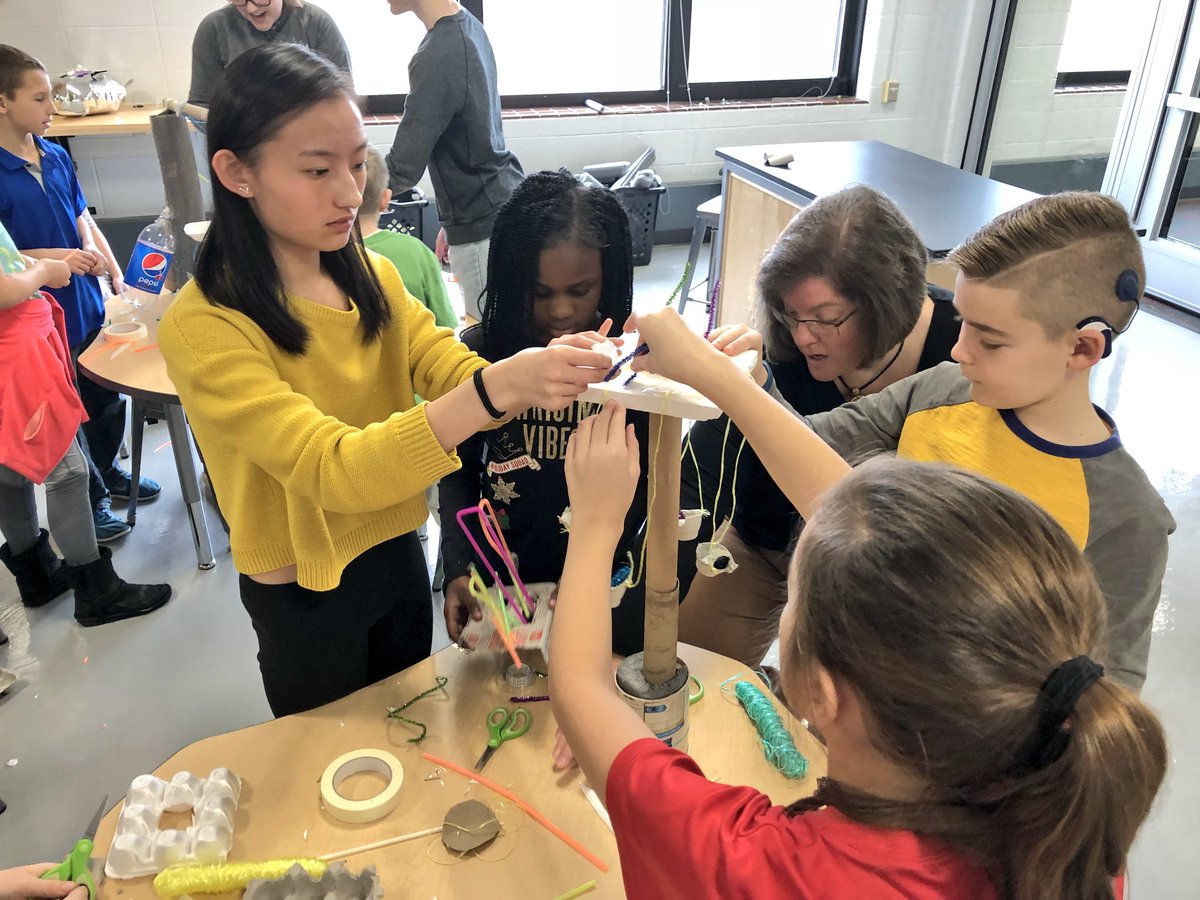 GretaVoit's tweet photo. @North_INSPIRE Physics students having an awesome time collaborating with the 4th graders at Lowell as they design amusement park rides! #TeamLowell #physicsland #MakersSpace https://t.co/gc4w8IbWcs