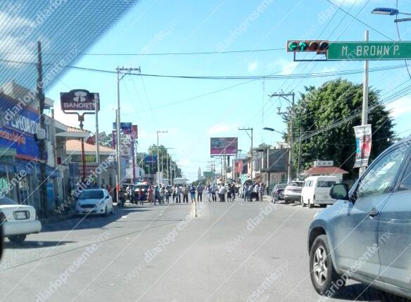 DiarioPresente's tweet photo. #FórmulaVial: Reportan otro bloqueo en #Tamulté cerca de la #DACS UJAT, a la altura de #MarioBrown, tome precauciones https://t.co/GWQ5ZvwmX2