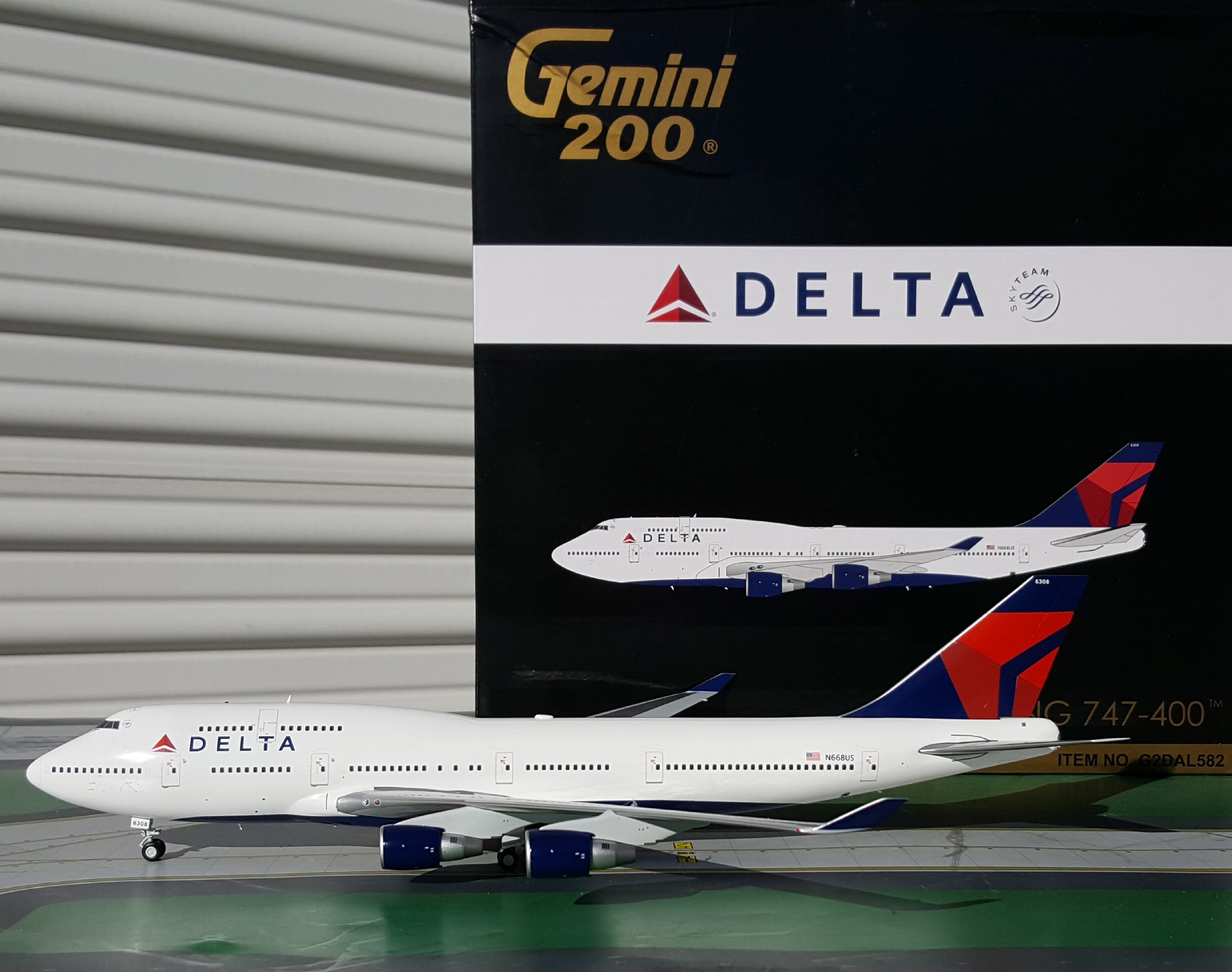 Gemini Jets 1:200 Delta Air Lines 747-400 Unboxing and