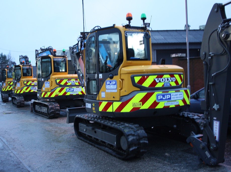 pjphire's tweet photo. Working around the clock to make sure this #Christmas delivery of new @VolvoCEGlobal ECR88D's from @howardplantsale are prepped and ready to roll!  You're in safe hands with the North's Premier Self Drive Plant Hire Company! 👍🏼 0161 959 0000 #planthire #volvo #excavator https://t.co/Ju41QkflaT