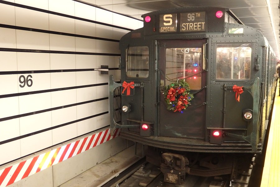 NYCTSubway's tweet photo. Ride in style this holiday season! Today is your last chance to ride our vintage holiday trains. From 10AM-5PM, we will be running trains along the Q line between 96 and 63 Sts then via the F line to 2 Av. For more details, visit: https://t.co/VNG8M9L67c https://t.co/GeaNAr5p8U